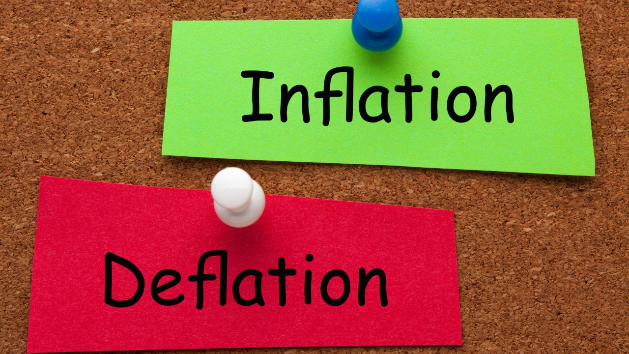 Qual a diferença entre inflação e deflação e como afetam os investimentos?